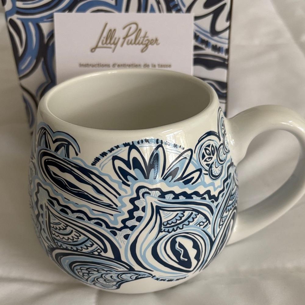 Lilly Pulitzer Floral Blue and White Mug new inbox 4” - Picture 3 of 7